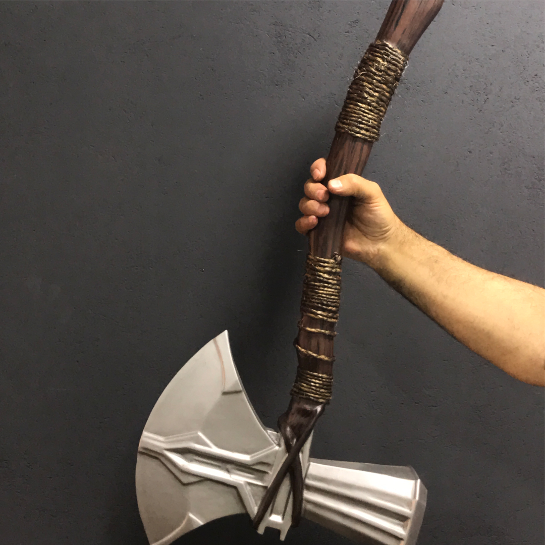 thor8 Thor's Stormbreaker 105 cm wooden replica - Avengers Infinity War life-size axe for cosplay and decor.